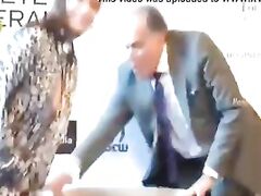 OMG! Sonam Kapoor Wardrobe Malfunction Movie Mango Bollywood cute scene